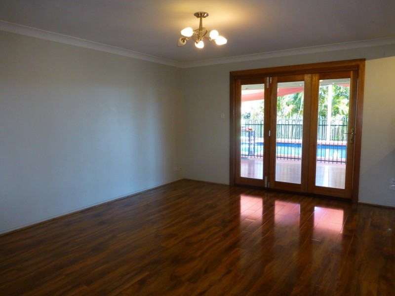 19 Silverdell Crescent, Parkinson QLD 4115