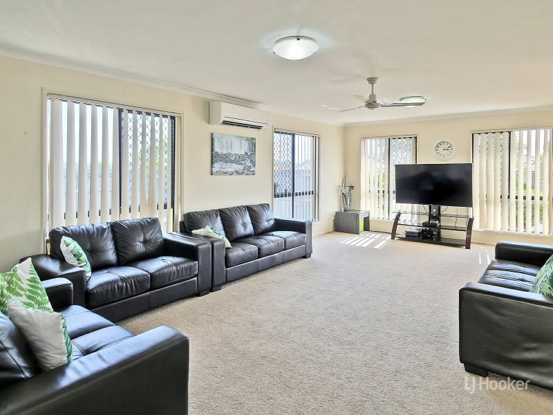 28 Pinedale Crescent, Parkinson QLD 4115