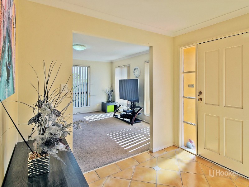 28 Pinedale Crescent, Parkinson QLD 4115