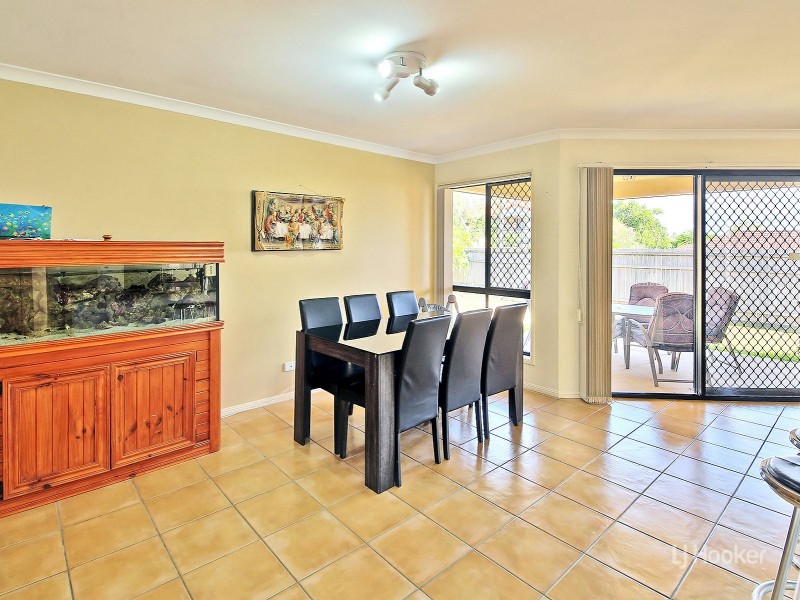 28 Pinedale Crescent, Parkinson QLD 4115