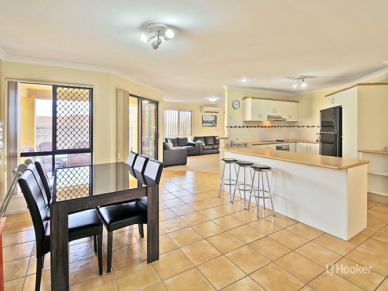 28 Pinedale Crescent, Parkinson QLD 4115