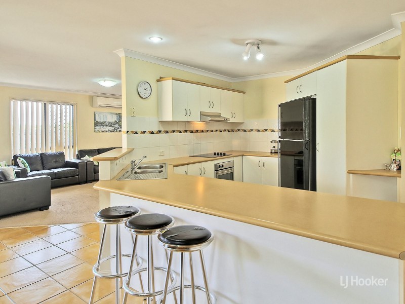 28 Pinedale Crescent, Parkinson QLD 4115