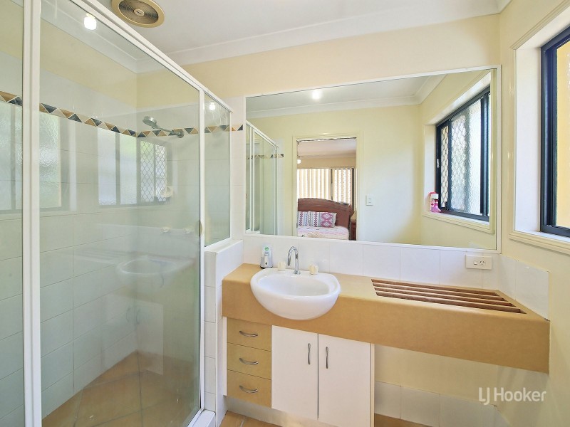 28 Pinedale Crescent, Parkinson QLD 4115