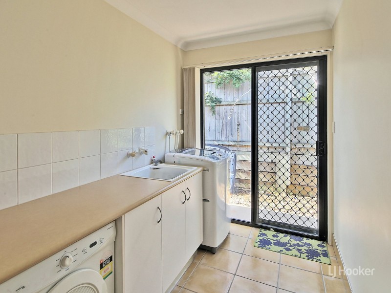 28 Pinedale Crescent, Parkinson QLD 4115