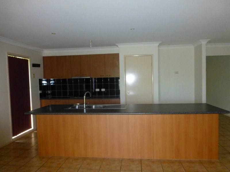 12 Naracoorte Place, Parkinson QLD 4115