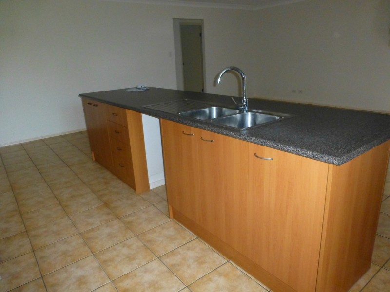 12 Naracoorte Place, Parkinson QLD 4115