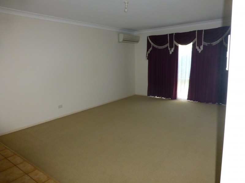 12 Naracoorte Place, Parkinson QLD 4115