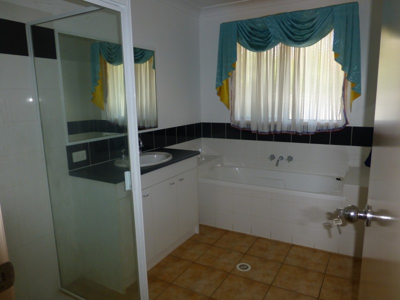 12 Naracoorte Place, Parkinson QLD 4115