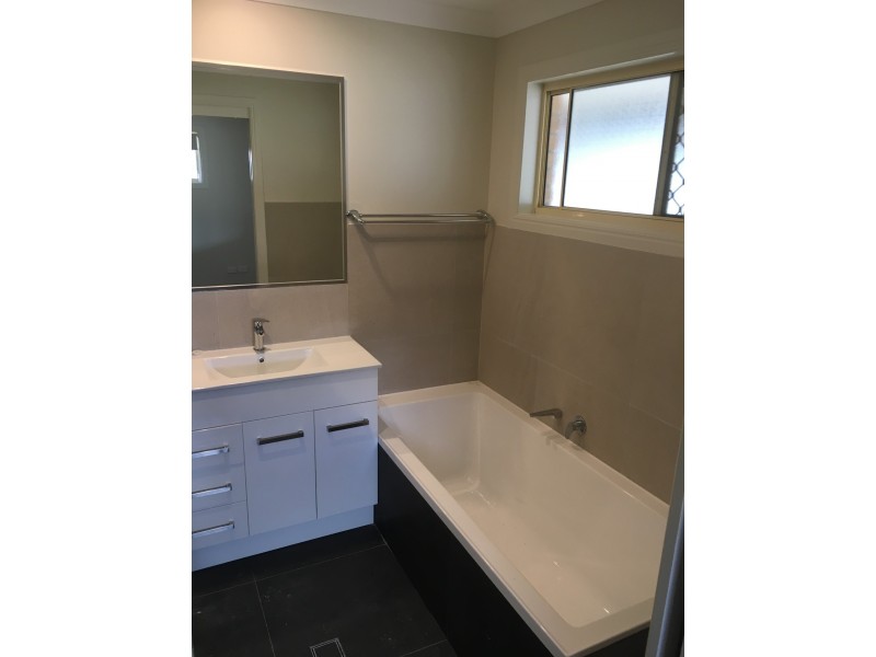 24 Stringybark Street, Regents Park QLD 4118