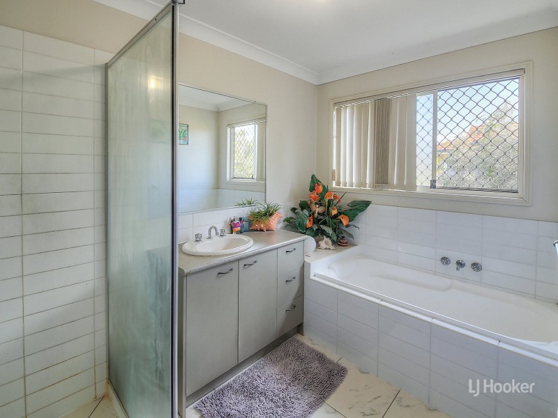 109 Oakview Street, Parkinson QLD 4115