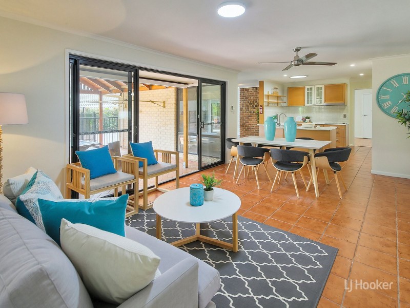 63 Bannockburn Crescent, Parkinson QLD 4115