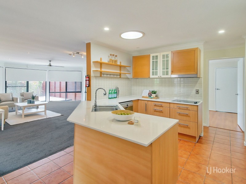 63 Bannockburn Crescent, Parkinson QLD 4115