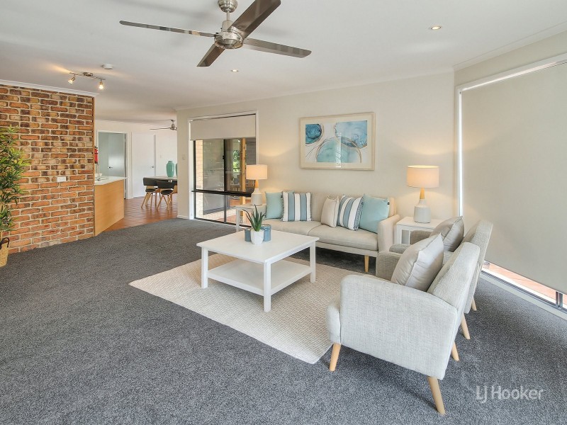 63 Bannockburn Crescent, Parkinson QLD 4115