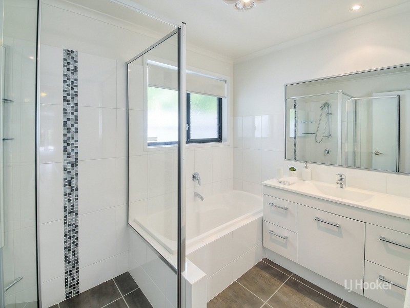 63 Bannockburn Crescent, Parkinson QLD 4115