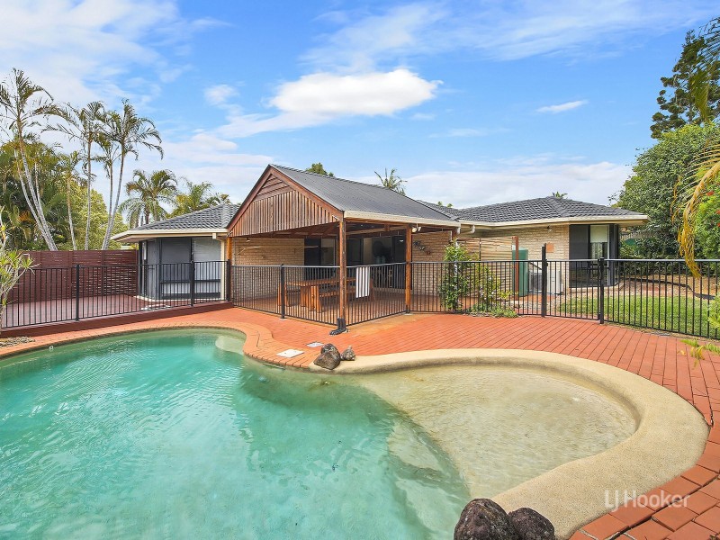 63 Bannockburn Crescent, Parkinson QLD 4115