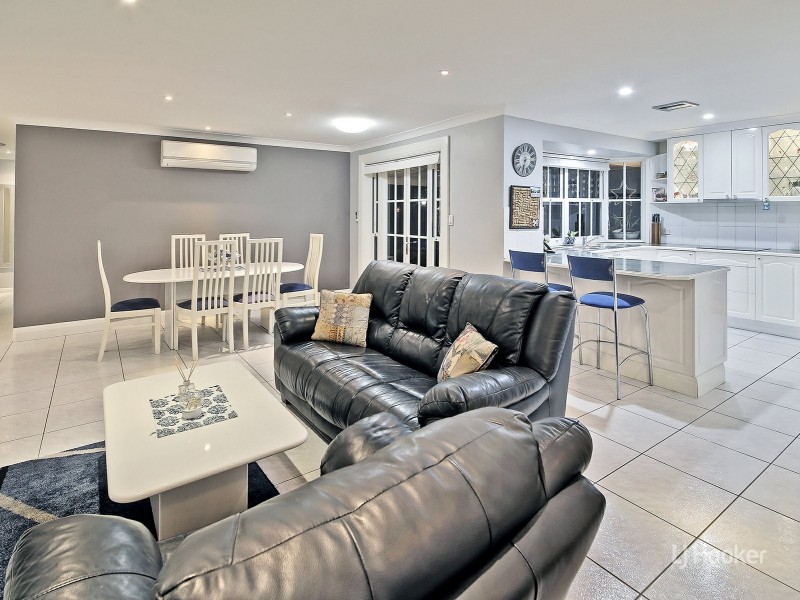 22 Lakewood Avenue, Parkinson QLD 4115