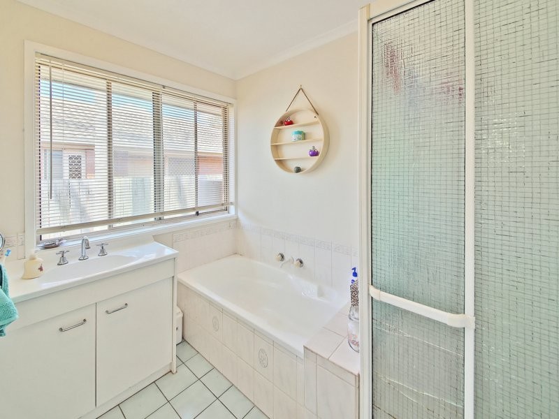 2 Barcoo Court, Hillcrest QLD 4118