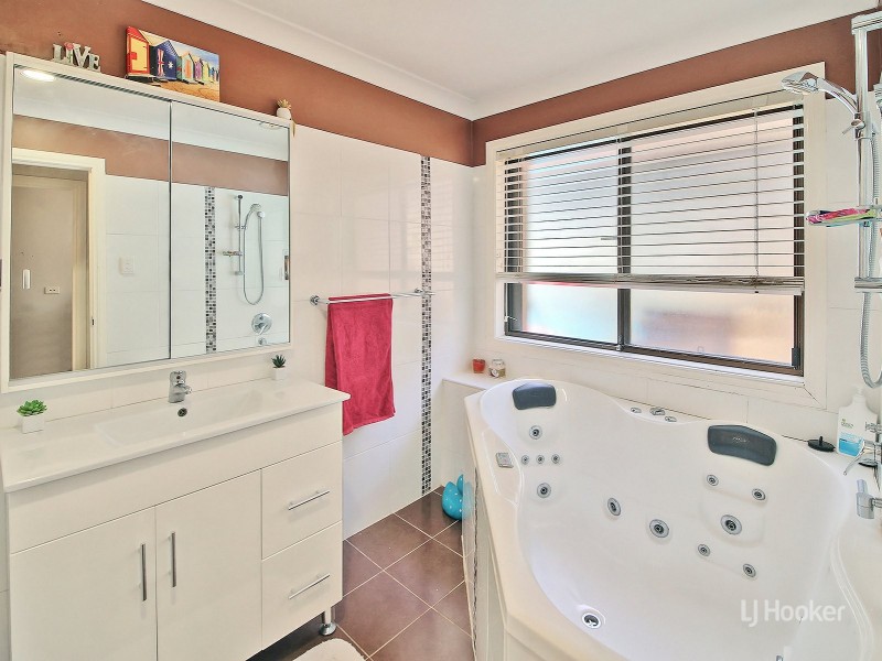 10 Caravonica Court, Calamvale QLD 4116
