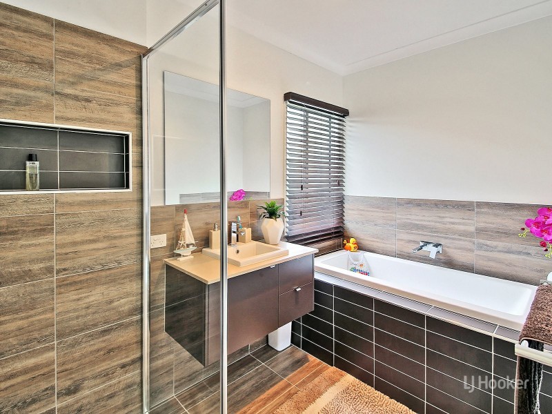 11 Wattle Grove, Boronia Heights QLD 4124