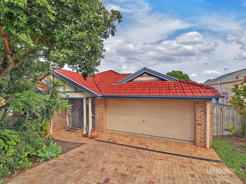 11 Pinedale Crescent, Parkinson QLD 4115