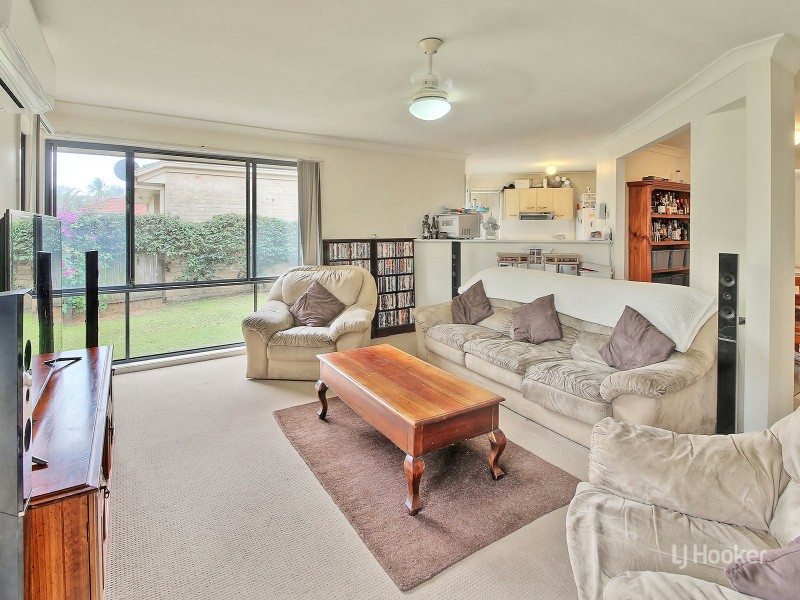 11 Pinedale Crescent, Parkinson QLD 4115