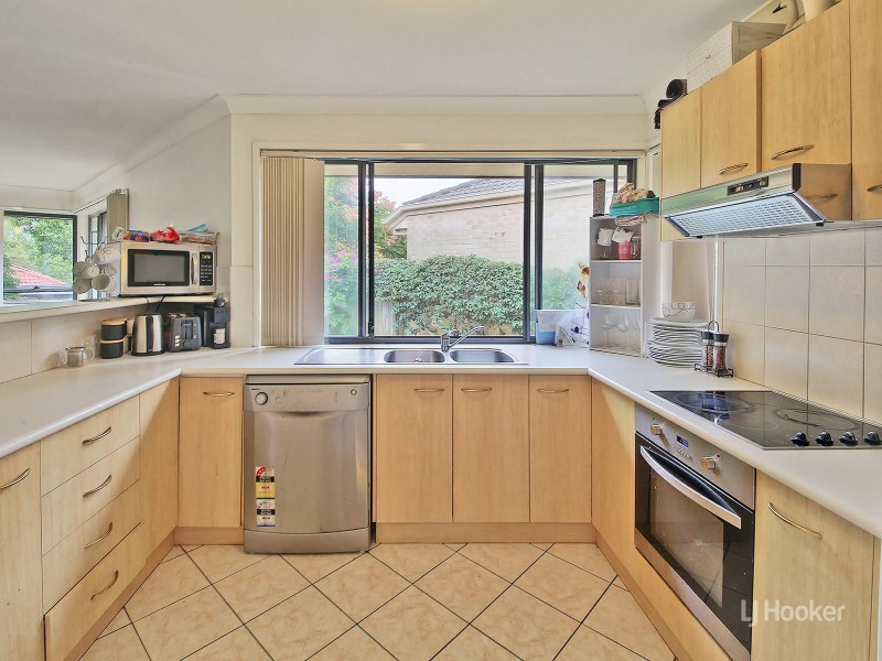 11 Pinedale Crescent, Parkinson QLD 4115