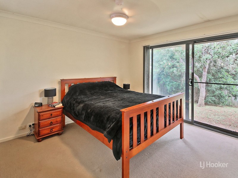 11 Pinedale Crescent, Parkinson QLD 4115