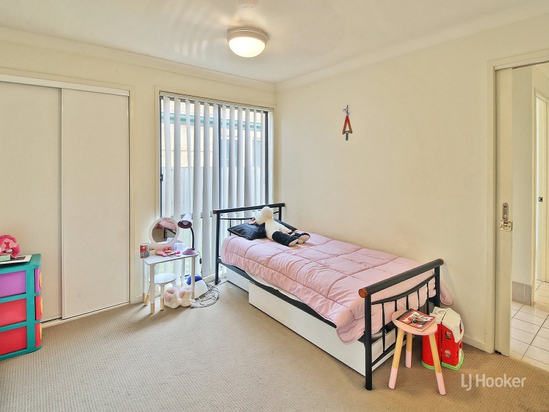11 Pinedale Crescent, Parkinson QLD 4115