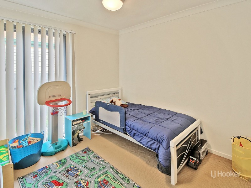 11 Pinedale Crescent, Parkinson QLD 4115