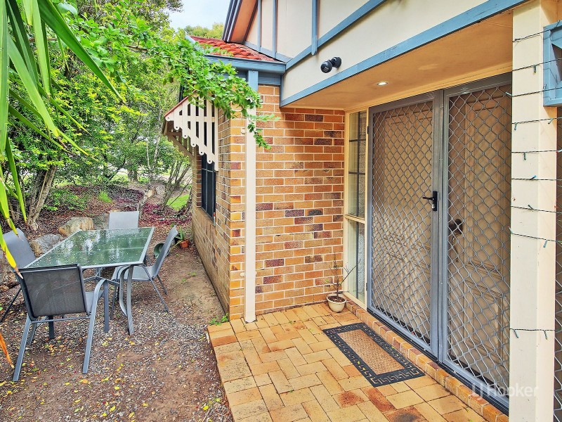 11 Pinedale Crescent, Parkinson QLD 4115
