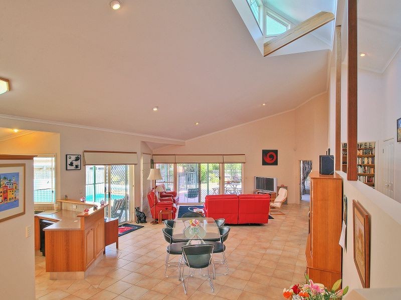 18 Eldena Place, Parkinson QLD 4115