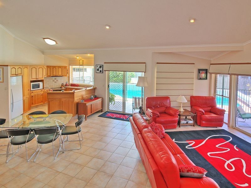 18 Eldena Place, Parkinson QLD 4115