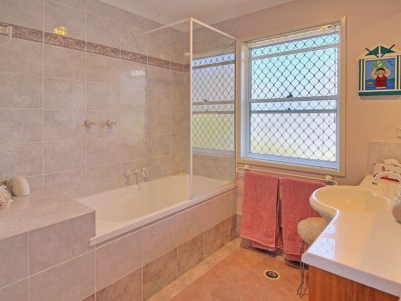 18 Eldena Place, Parkinson QLD 4115