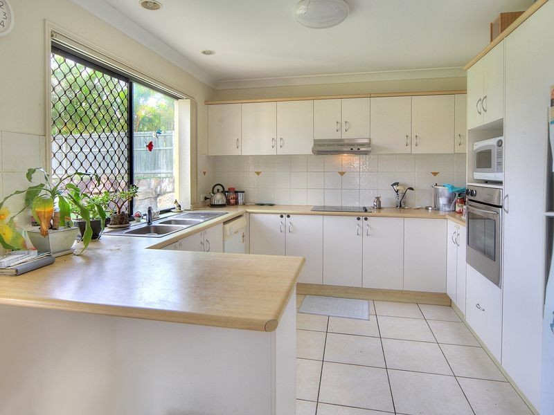 16 Cordeaux Place, Parkinson QLD 4115