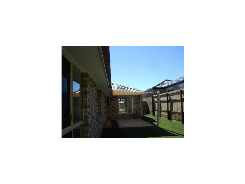 27 Naracoorte Place, Parkinson QLD 4115