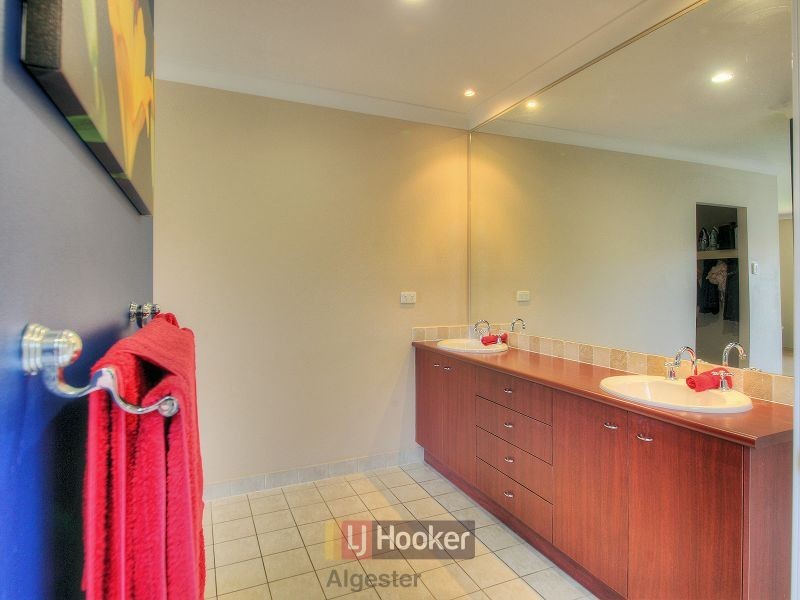 77 Ulinga Crescent, Parkinson QLD 4115