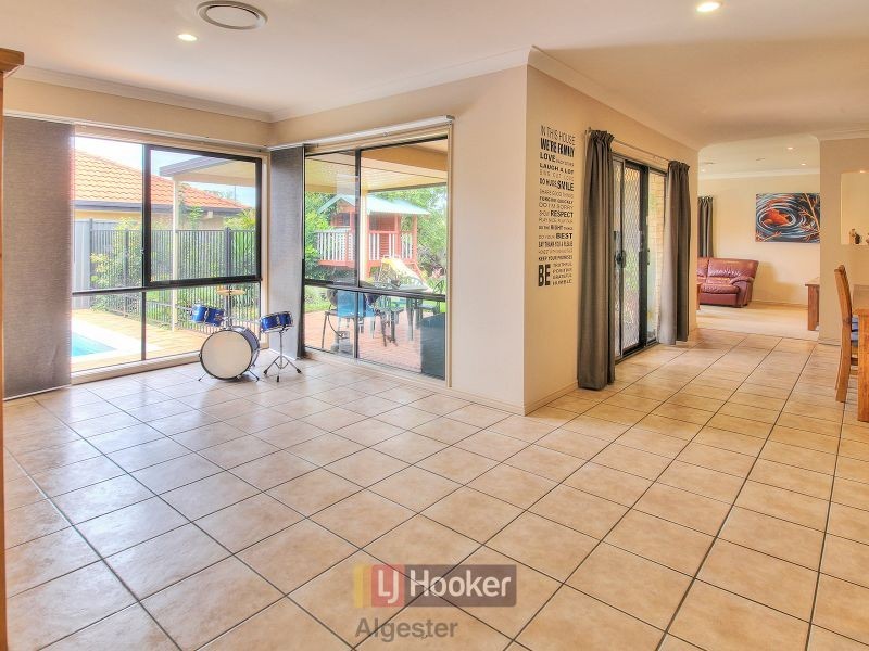 77 Ulinga Crescent, Parkinson QLD 4115