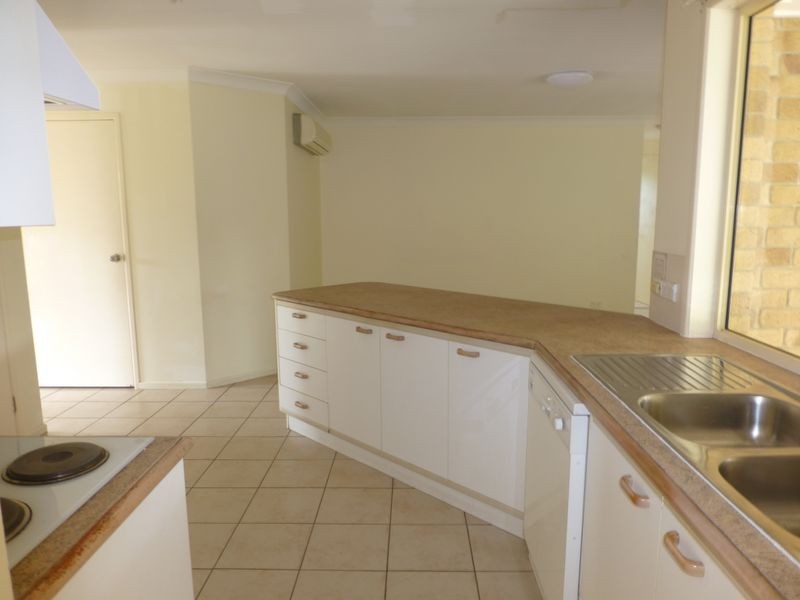 6 Balgownie Crescent, Parkinson QLD 4115