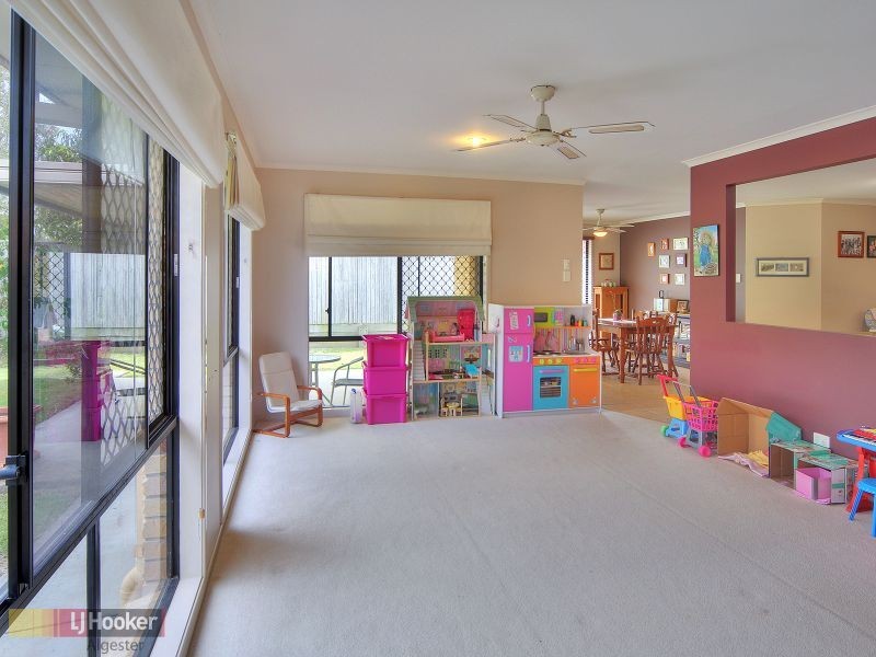 69 Oakview Street, Parkinson QLD 4115