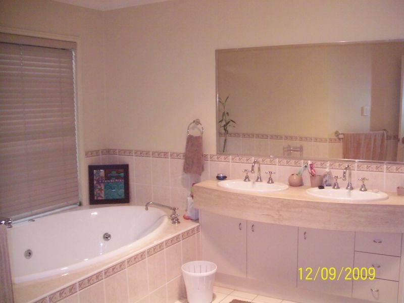 14 Swanbrook Place, Parkinson QLD 4115