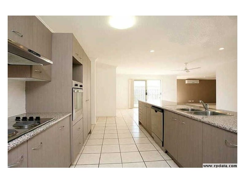 10 Mapelton Circuit, Parkinson QLD 4115