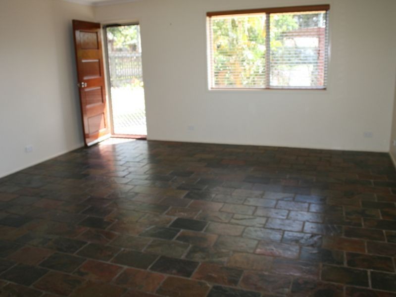 6 Kauri Street, Hillcrest QLD 4118