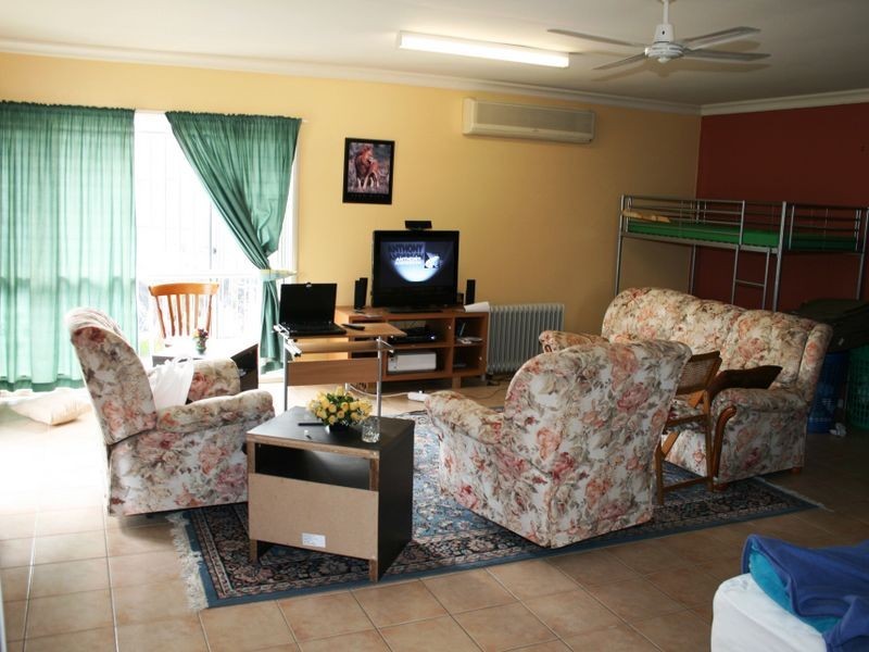 137 Glenfield St, Parkinson QLD 4115