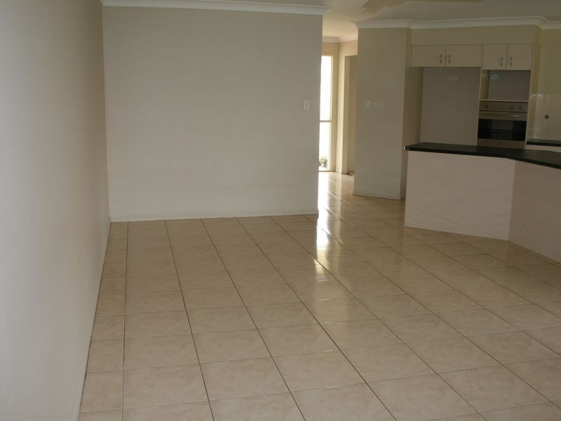 5 Watarrka Drive, Parkinson QLD 4115