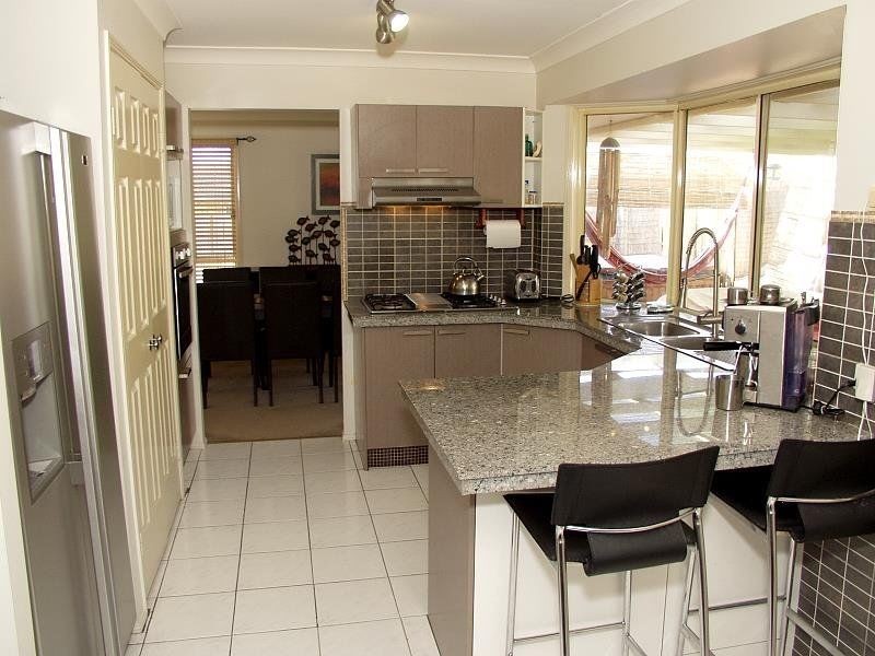 72 Bannockburn Cres, Parkinson QLD 4115