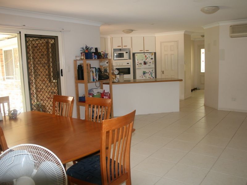 5 Avondale Cres, Parkinson QLD 4115