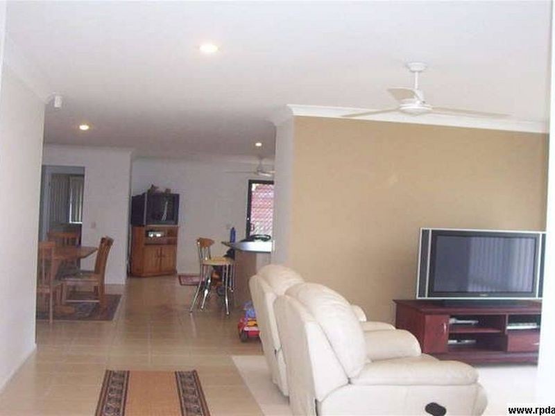 30 Goongarrie Cres, Parkinson QLD 4115