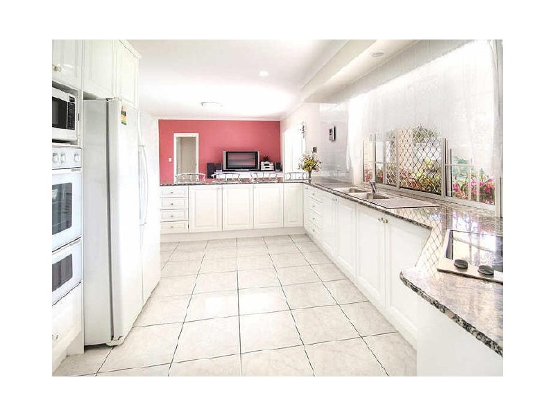 5 Springfield Crescent, Parkinson QLD 4115