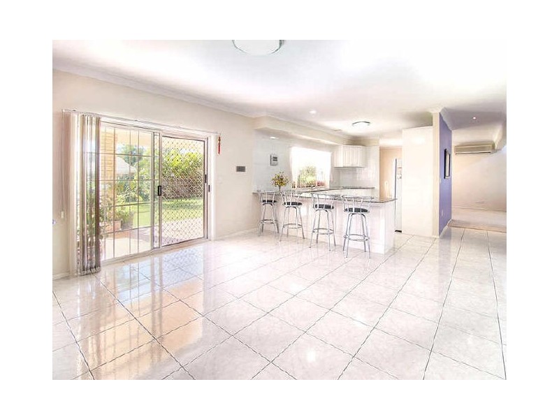 5 Springfield Crescent, Parkinson QLD 4115