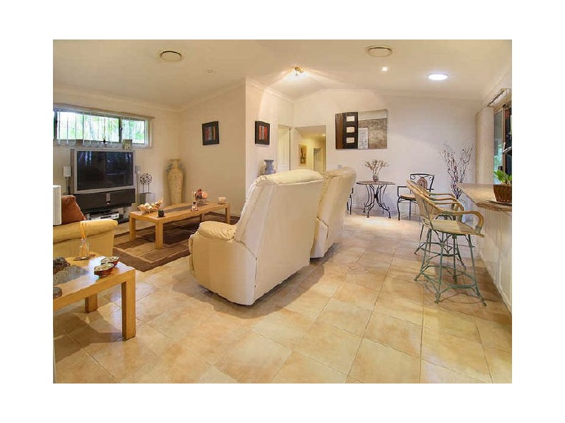 11 Casuarina Crescent, Calamvale QLD 4116